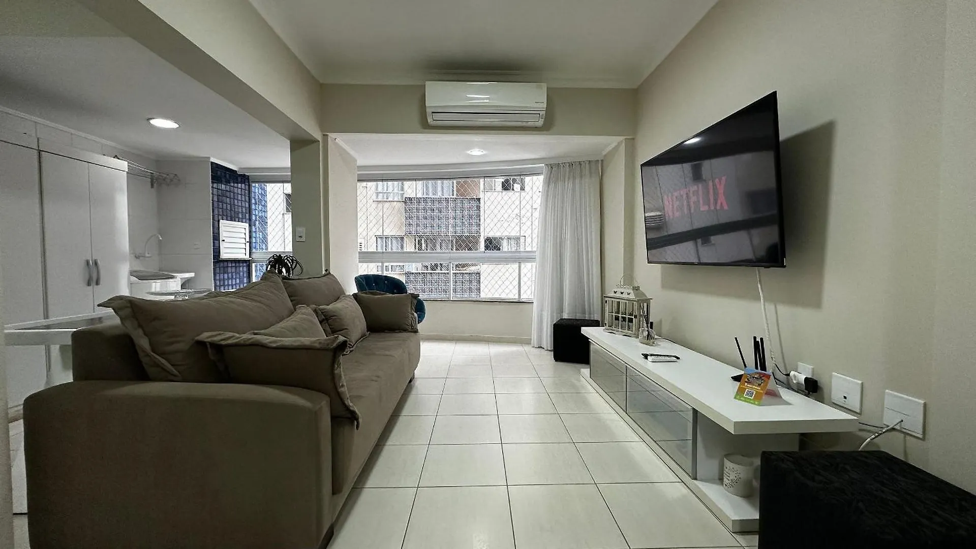 아파트 Bc01- Suite+1 | Centro | Churrasqueira | Garagem Balneário Camboriú